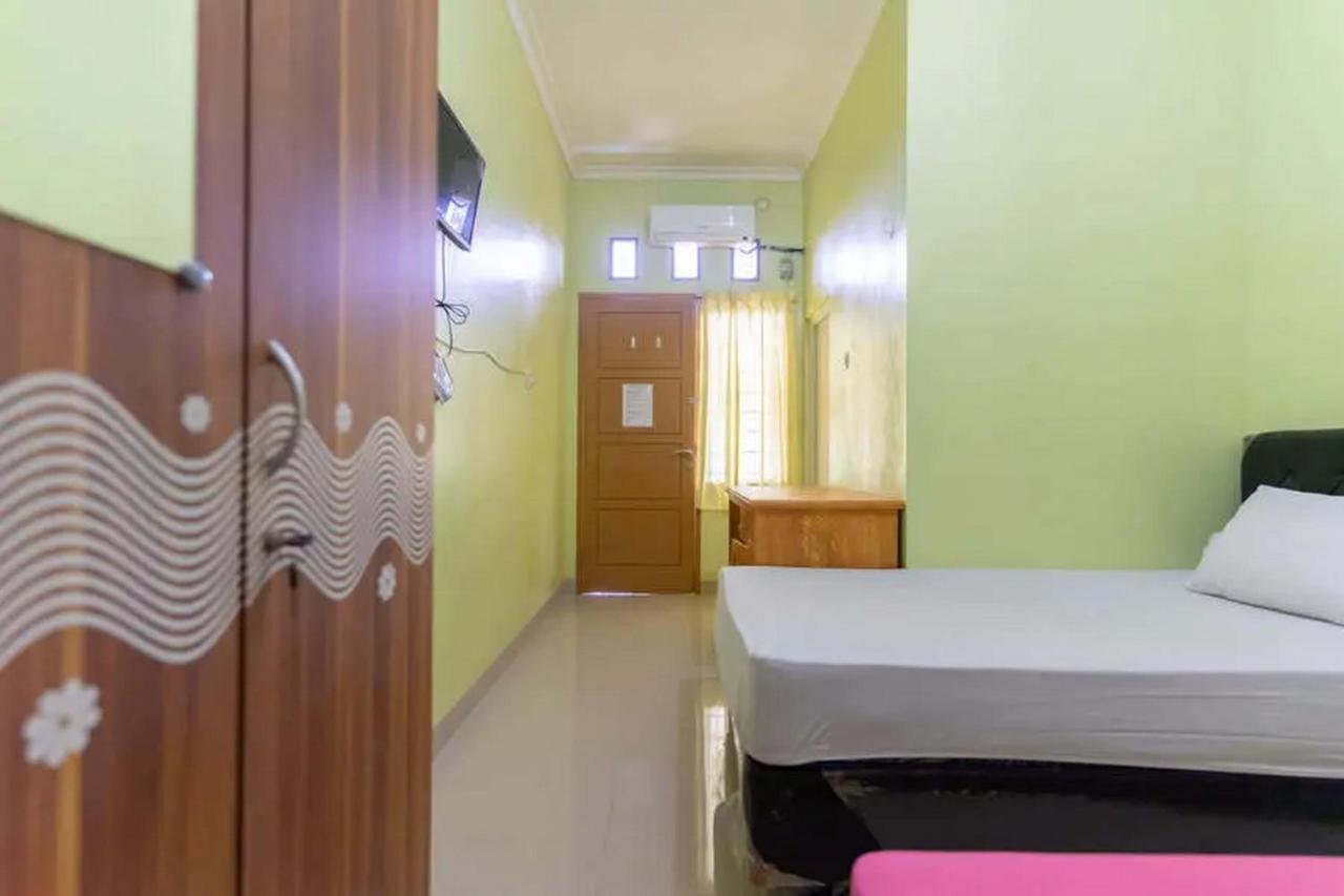 Kostawira Syariah Bintaro Mitra Reddoorz Hotel Mencil Ngoại thất bức ảnh