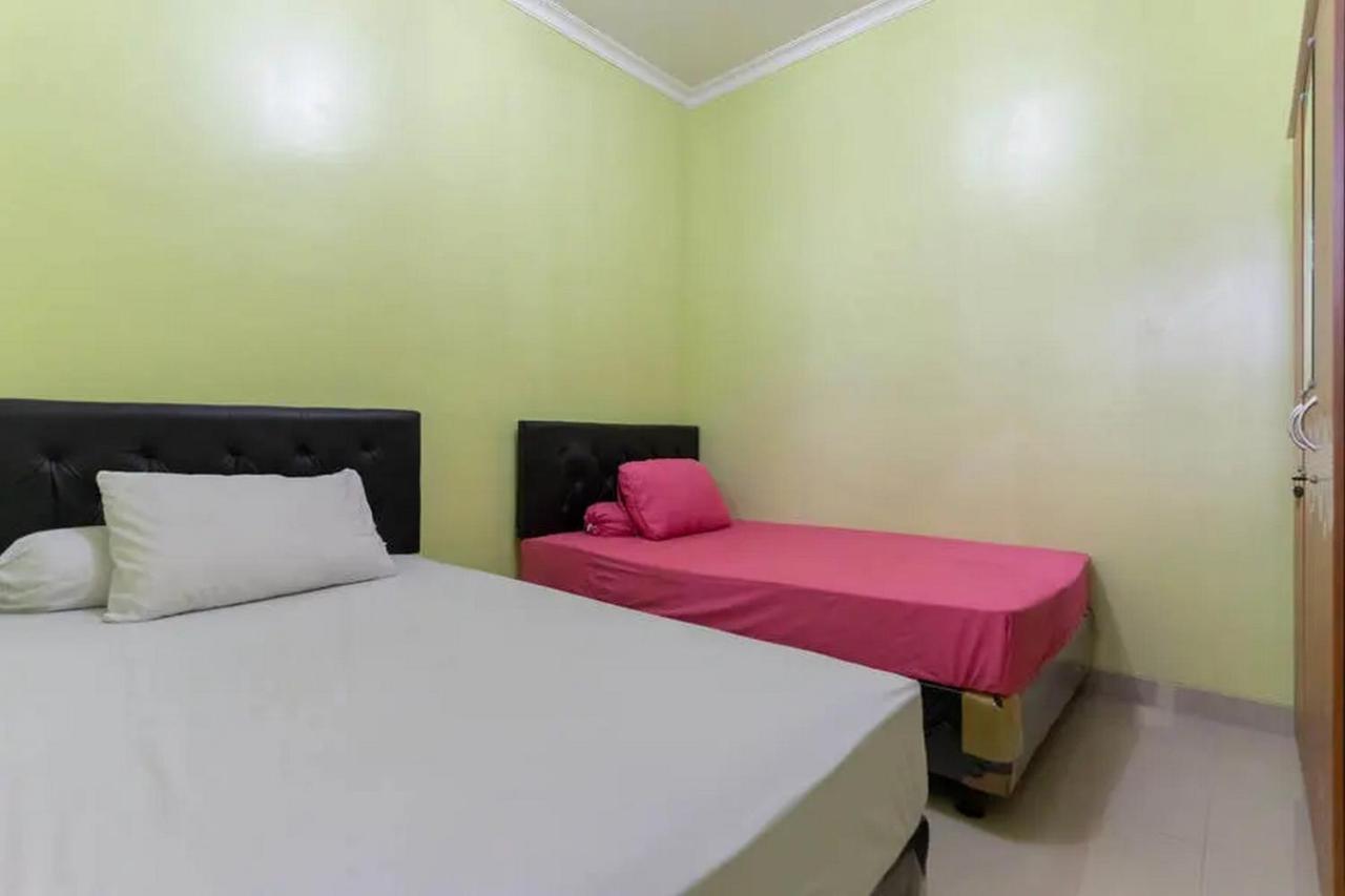 Kostawira Syariah Bintaro Mitra Reddoorz Hotel Mencil Ngoại thất bức ảnh