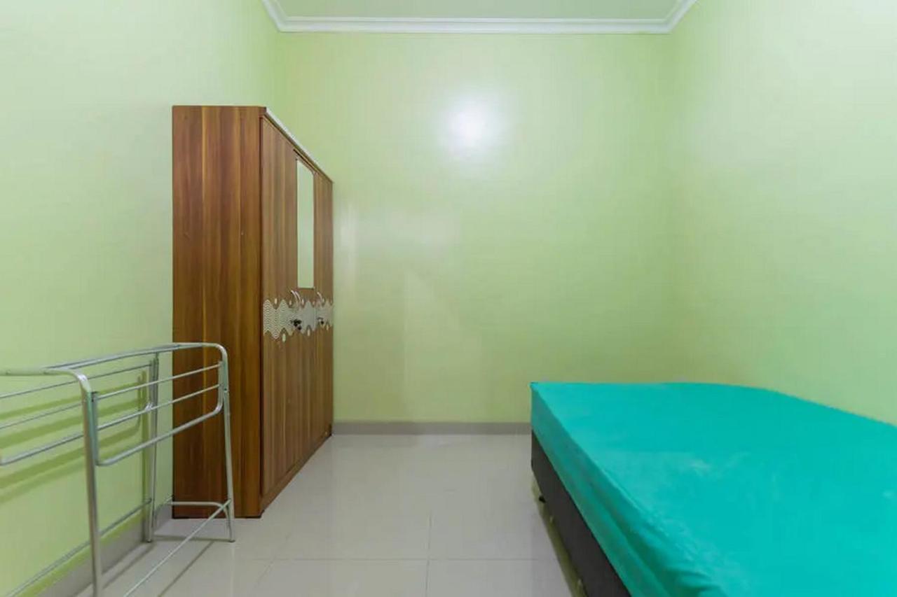 Kostawira Syariah Bintaro Mitra Reddoorz Hotel Mencil Ngoại thất bức ảnh