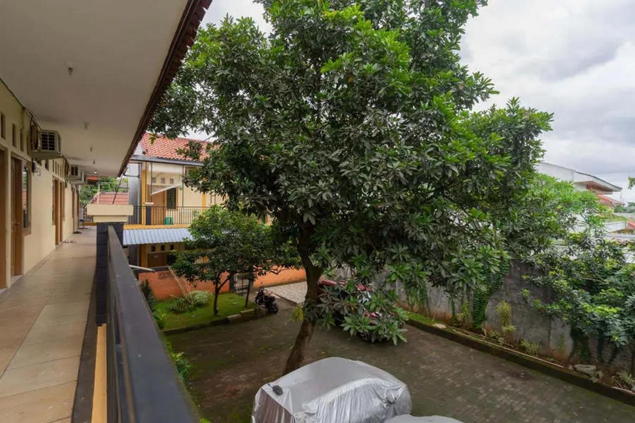 Kostawira Syariah Bintaro Mitra Reddoorz Hotel Mencil Ngoại thất bức ảnh
