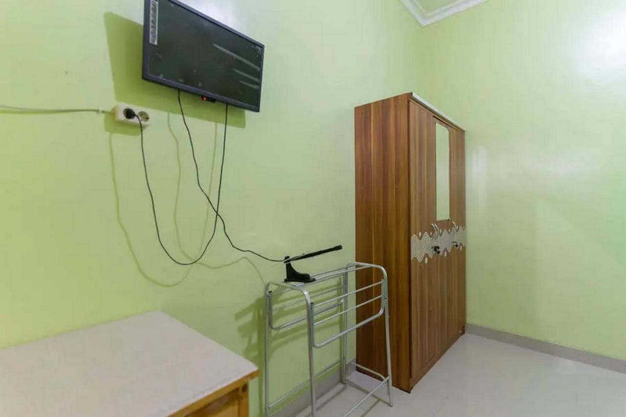 Kostawira Syariah Bintaro Mitra Reddoorz Hotel Mencil Ngoại thất bức ảnh